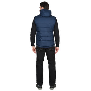 изображение жилета утепленного на мужчине синего цвета с капюшоном сзади